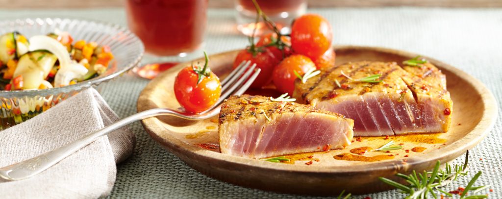Gegrillte Thunfischsteaks mit Zucchinisalat - RUTE &amp; ROLLE – Dein ...